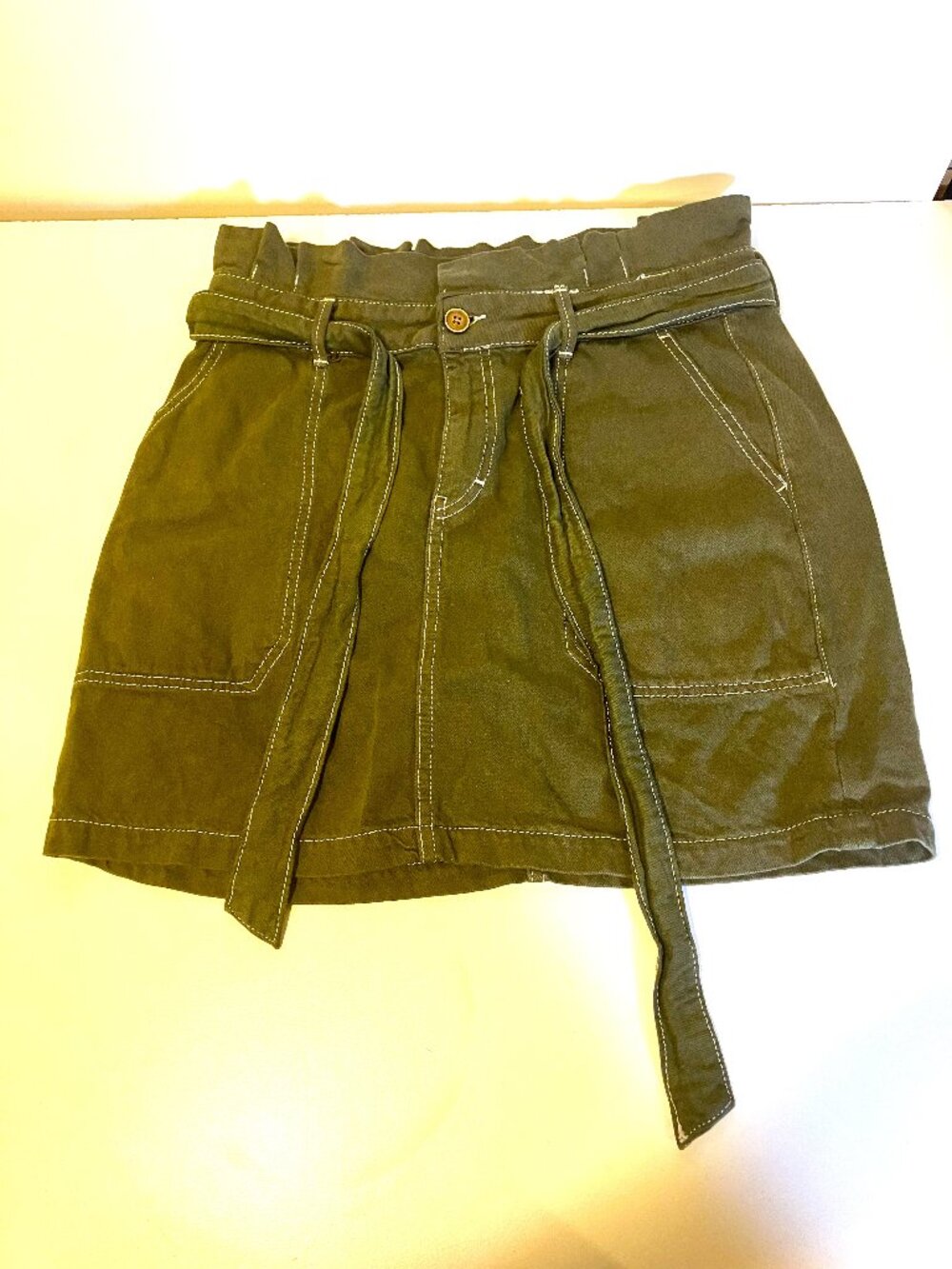 FREE PEOPLE "Splendor in the Grass" Army/Olive Green Paperbag Waist Mini Skirt.
